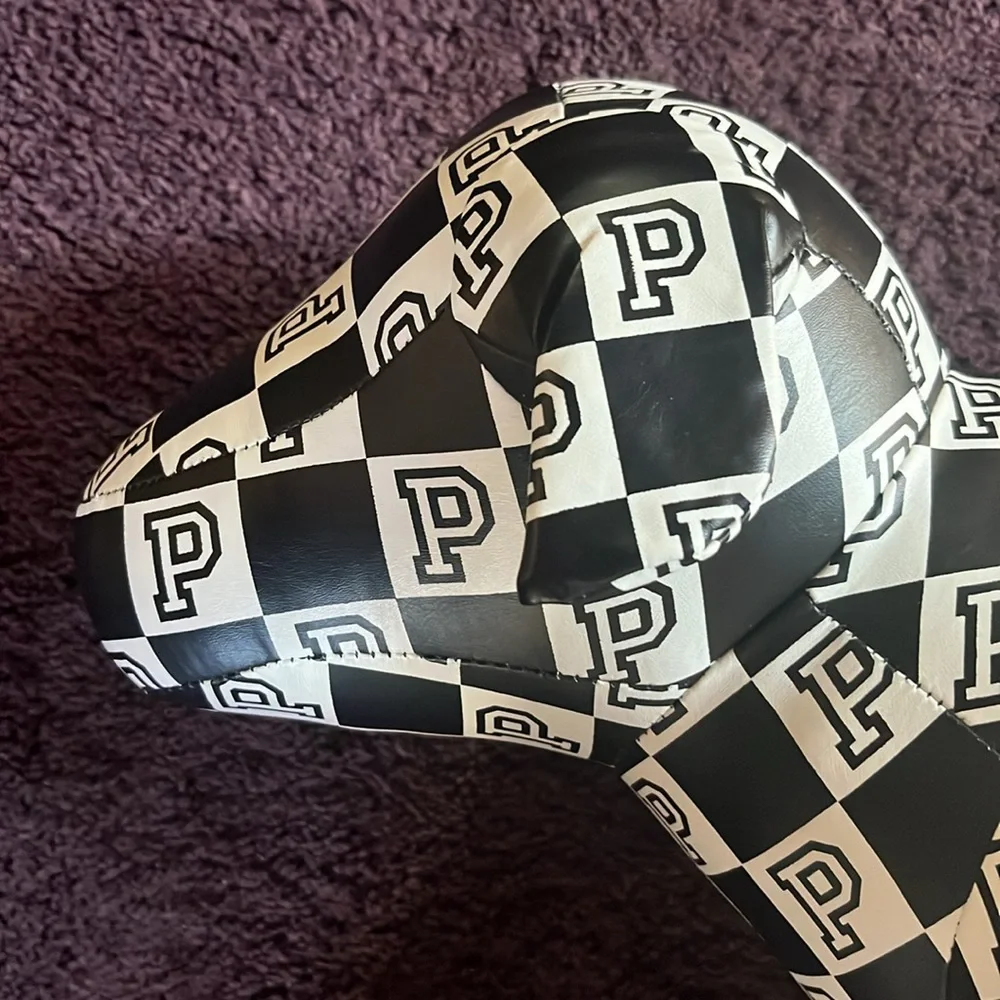 Victoria's 2018  Secret Pink Fashion Show Dog, checkered , "P" extra large - Picture 4 of 11